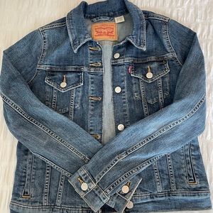 Levi’s denim jacket, medium wash, size small